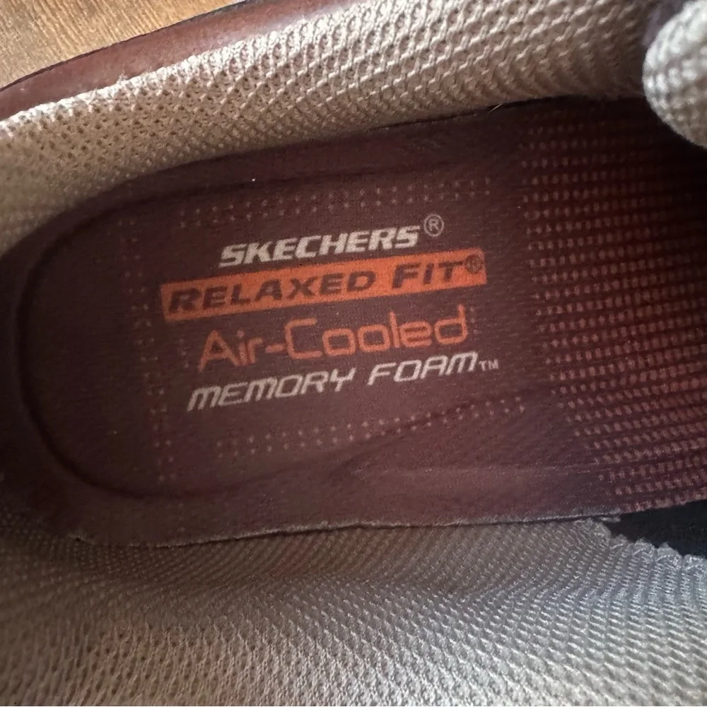 Skechers Men Relaxed Fit Leather Walking Shoes Brown Air Cooled‎ Memory Foam 8.5